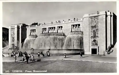 Ak Lisboa Lissabon Portugal, Fontaine Monumental, Wasserfälle,  Architektur, Menschenmenge