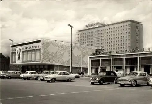 Ak Berlin Mitte, Kino International und Hotel Berolina, Filmplakat, Die leibeigene Schauspielerin