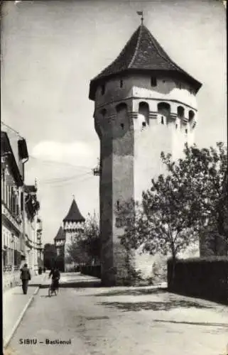 Ak Sibiu Nagyszeben Hermannstadt Rumänien, Turm, schwarze und weiße Farbgestaltung, Stadtansicht,