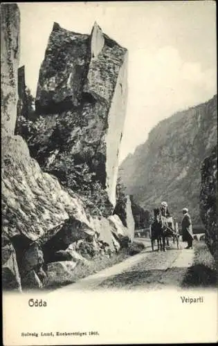 Ak Odda Norwegen, Felsen, Straße, Pferdegespann, Mann, Frau