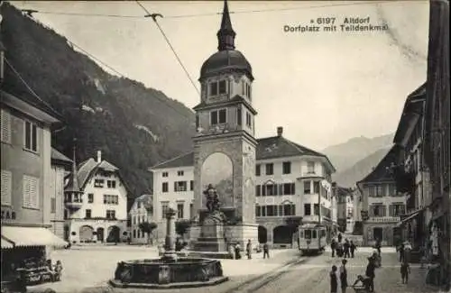 Ak Altdorf Kt Uri, Dorfplatz mit Telldenkmal,  Gebäude, Straßenbahn