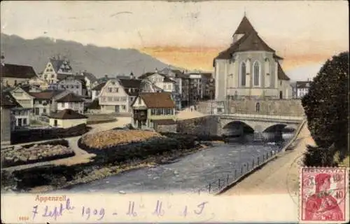 Ak Appenzell Stadt Kanton Innerrhoden, Stadtansicht mit Kirche, Fluss, Häusern, Berge im Hintergr