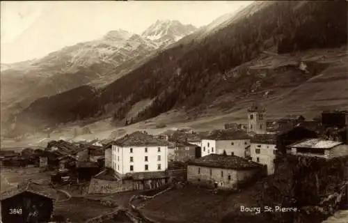 Ak Bourg Saint Pierre Kanton Wallis Schweiz, Schwarze und weiße Fotografie eines Bergdorfes, Berg