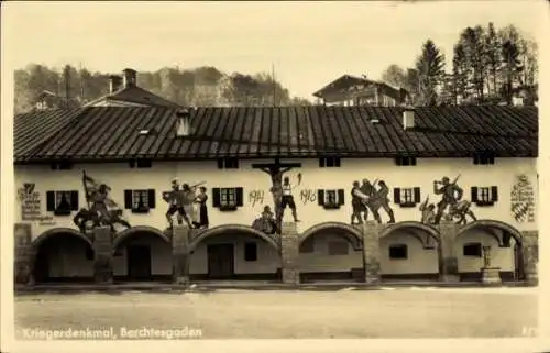 Ak Berchtesgaden in Oberbayern, Kriegerdenkmal, Markt, Fresken von J. Hengge