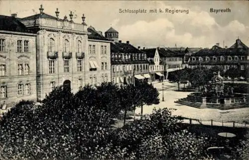 Ak Bayreuth in Oberfranken, Schlossplatz, k. Regierung, Brunnen, Bäume,  Architektur
