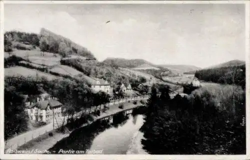 Ak Roßwein in Sachsen,  Partie am Talbad, Flusslandschaft, hügelige Umgebung, Häuser