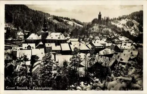 Ak Bad Berneck im Fichtelgebirge Bayern, Schneebedeckte Häuser, Kirche, Turm, Winterlandschaft