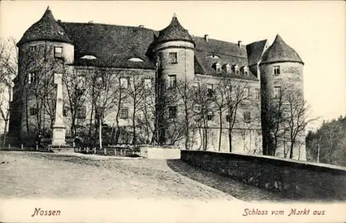 Ak Nossen in Sachsen, Schloss,  Architektur, Bäume, Marktansicht