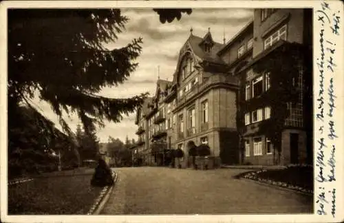Ak Freudenstadt im Schwarzwald, Kurhaus Palmenwald, würdige Architektur, Bäume, Straßenansicht