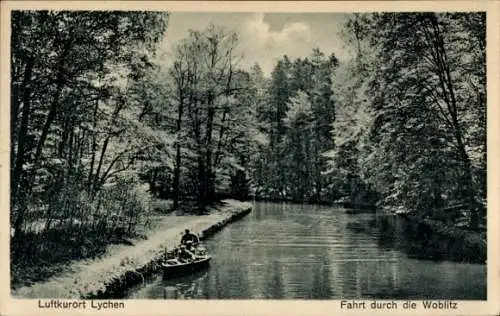 Ak Luftkurort Lychen, Fahrt durch Woblitz, Partie am Fluss