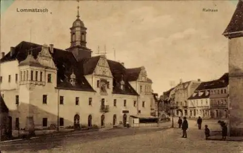 Ak Lommatzsch in Sachsen,  Rathaus,  Architektur, Straßenansicht