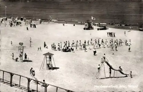Ak Nordseebad Juist in Ostfriesland, Nordseeheilbad  Strand, Badegäste, Spielplatz, Rettungsschwi