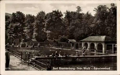 Ak Bad Blankenburg im Kreis Saalfeld Rudolstadt, Blick in das Schwimmbad