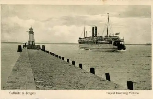 Ak Sassnitz auf der Insel Rügen, Mole, Trajekt Drottning Victoria, Leuchtturm