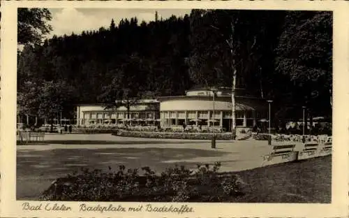 Ak Bad Elster im Vogtland, Badeplatz, Badekaffee, (Badehaus), Parklandschaft, Bäume