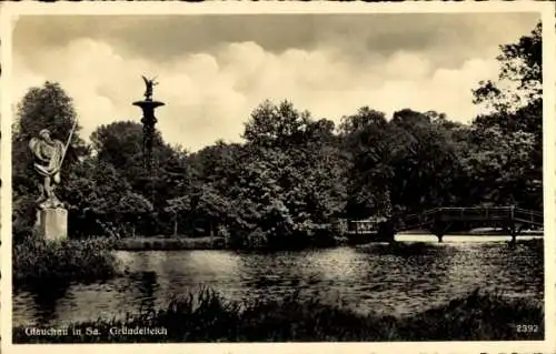 Ak Glauchau in Sachsen, See mit Statue, Brücke, Natur, Wolken, Gründelteich