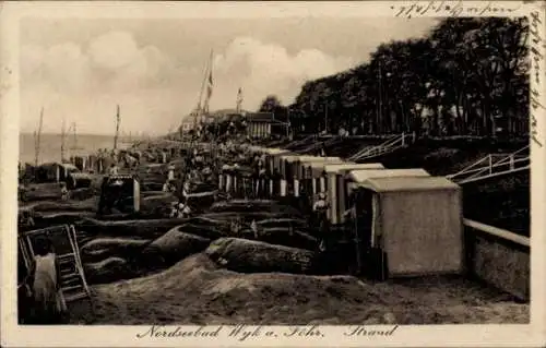 Ak Wyk auf Föhr Nordfriesland, Nordseebad, Strand mit vielen Menschen, Strandkörbe, Bauten, Bäume