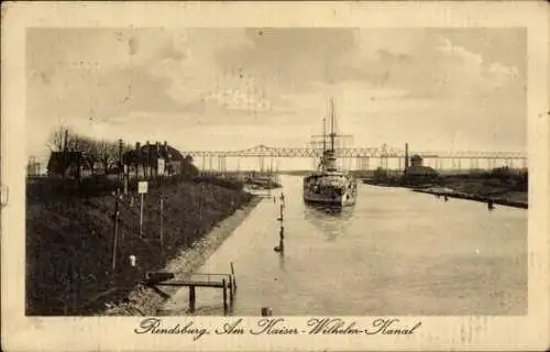 Ak Rendsburg in Schleswig Holstein, Schiff im Kanal, Kaiser Wilhelm Kanal, Brücke im Hintergrund