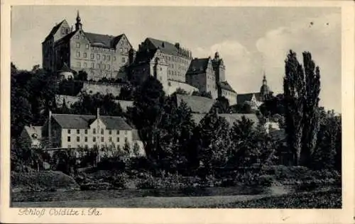 Ak Colditz in Sachsen, Schloss   Burg, hübsche Architektur, Fluss im Vordergrund