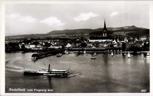 Ak Radolfzell am Bodensee, Fliegeraufnahme, Dampfschiff, Segelboote