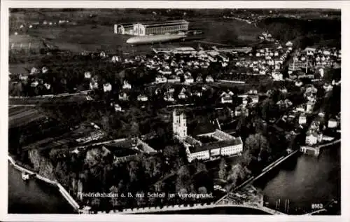 Ak Friedrichshafen am Bodensee, Blick auf den Ort, Schloss, Luftschiff Graf Zeppelin, LZ 127