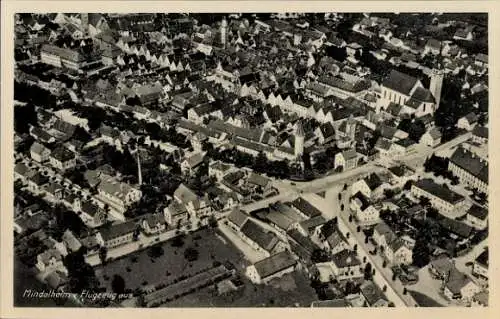 Ak Mindelheim im Unterallgäu, Fliegeraufnahme, Blick auf Stadt und Kirche