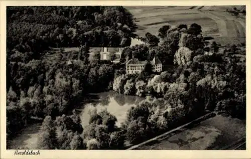 Ak Thurn Heroldsbach in Oberfranken, Luftaufnahme von Wasserschloß Thurn, umgeben von Bäumen und 