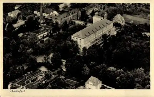 Ak Schweinfurt in Unterfranken Bayern, Schlachtschüssel, Luftaufnahme, Krankenhausgebäude, Parkan