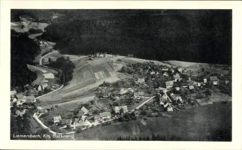 Ak Backnang in Württemberg, Luftaufnahme von Liemersbach, kleine Häusergruppe, grüne Landschaft