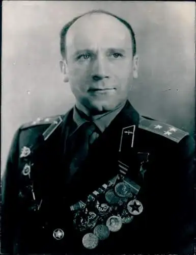 Foto Held der Sowjetunion, Oberst Ingenieur Wladimir Sergejewitsch Serjogin, Uniform, Orden