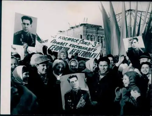 Foto Sojus 3, Kosmonaut Georgi Beregowoi, Begrüßung auf dem Roten Platz in Moskau 1968