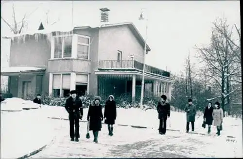 Foto Schotomyr Ukraine, Koroljow Museum, Besucher anlässlich des 70. Geburtstages 1977