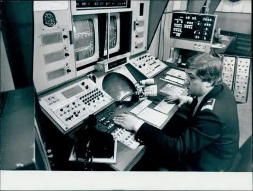 Foto Flughafen Pulkowo Leningrad, Flugkontrollstation, 60. Jubiläum der Sowjetischen Fluglinien, 198