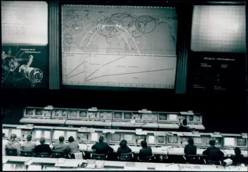 Foto Frachtraumschiff Progress 6, Andocken an Saljut 6 und Sojus 32, Flugkontrollzentrum, 1979
