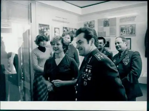 Foto Kosmonauten Wladimir Kowaljonok, Wiktor Gorbatko, Juri Romanenko, im Gagarin-Museum, 1982