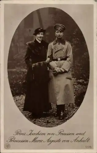 Ak Prinz Joachim von Preußen mit Braut, Marie Auguste von Anhalt, Pelzstola, NPG 5376