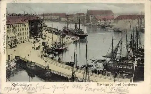 Ak København Kopenhagen Dänemark, Blick auf den Hafen von Kopenhagen mit der Börsbroen (Börsen...