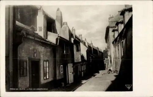 Ak Malá Strana Kleinseite Praha Prag Tschechien, Schmale Gasse mit alten Häusern, historische ...