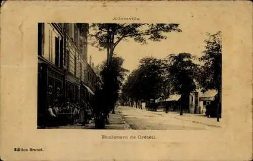 Ak Adamville Val de Marne, Boulevard de Créteil, Straßenansicht, Bäume, Gebäude, Personen auf ...