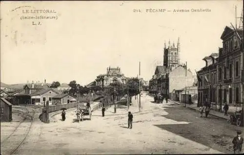 Ak Fécamp Seine Maritime, Avenue Gambetta, historische Architektur, Straßenansicht, Pferdefuhr...