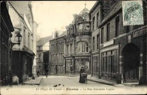 Ak Fécamp Seine Maritime, Straßenansicht von  Rue Alexandre Legros, historische Architektur, P...