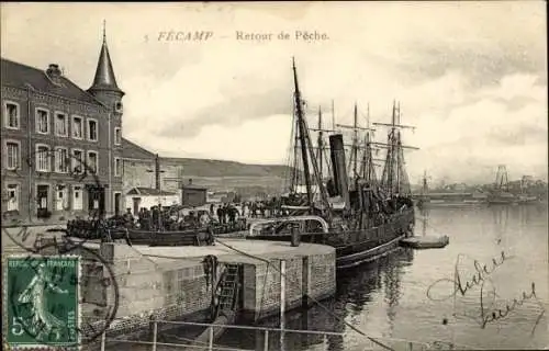 Ak Fécamp Seine Maritime, Fischerboote am Hafen, historische Atmosphäre, Postkarte, Schiff, Ge...