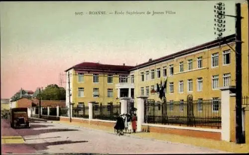Ak Roanne Loire, Schule für Mädchen, gelbe Gebäude, Zaun, Auto, Bäume