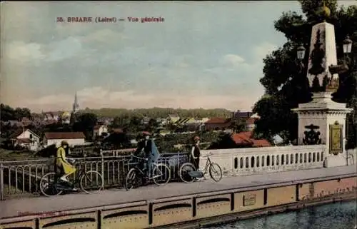 Ak Briare Loiret, Briare (Loiret), Aussicht auf die Stadt, Fahrräder, Brücke