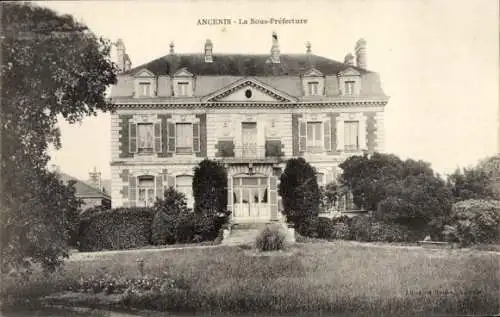 Ak Ancenis Loire-Atlantique, Haus, Garten, Bäume, keine Personen