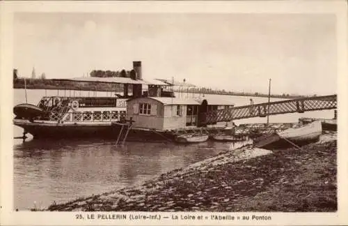 Ak Le Pellerin Loire Atlantique, Paddelboot am Ponton, Loire Fluss,  Ansicht, einfache Landschaft