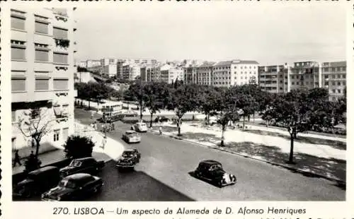 Ak Lisboa Lissabon Portugal, Alameda de D. Afonso Henriques, Stadtansicht, Straßenbahn, alte Auto