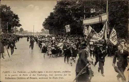 Ak Paris Les Tuileries, Demonstration von 20.000 Waisenkindern, 4. Juli 1920