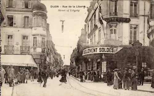 Ak Dijon Côte d'Or,  Rue de la Liberté, Straßenszene, Geschäfte, Menschen