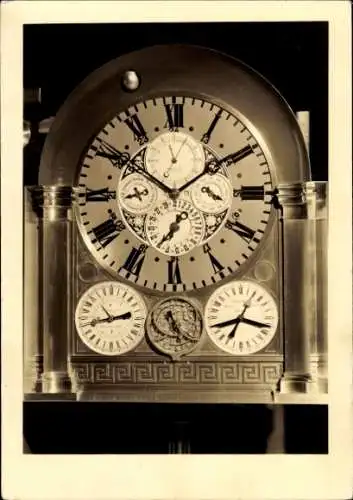 Ak Glashütte in Sachsen, Kunstuhr Ingenieurschule, detaillierte Uhr mit mehreren Ziffernblättern